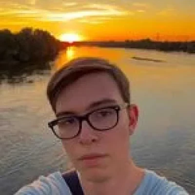 Leo, babysitter à Saint Pierre des Corps