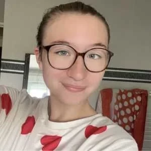 Cybellia, babysitter à Elnes