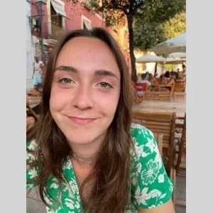 Lou, babysitter à Vignes