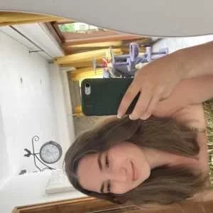 Ella , babysitter à Louviers