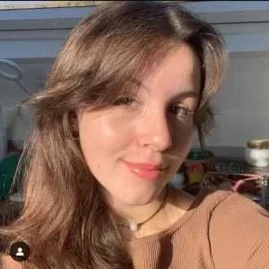 Romane, babysitter à Menucourt