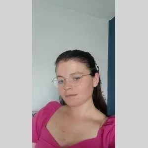 Tess, babysitter à Saint Heand