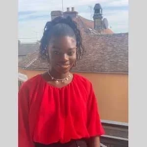 Mathsa , babysitter à Meudon