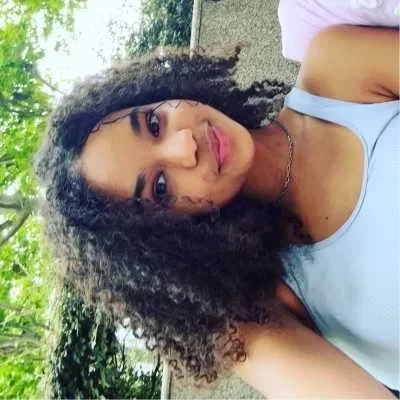 Laure , babysitter à Suresnes