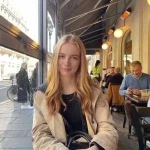 Lou, babysitter à Marcoussis