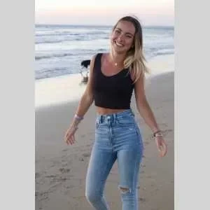 Chloé, babysitter à Bassens