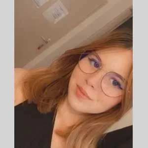 Yaelle , babysitter à Oye Plage