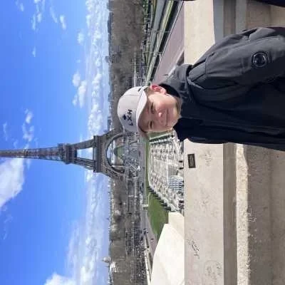 Noah, babysitter à Champagne au Mont d Or