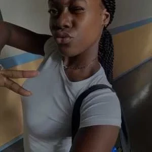 Alexandra , babysitter à Coulaines