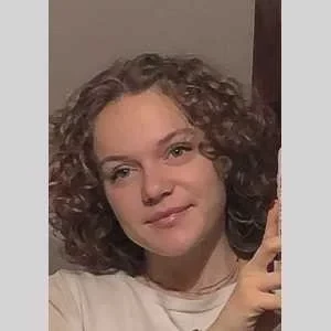 Lou, babysitter à Le Neubourg