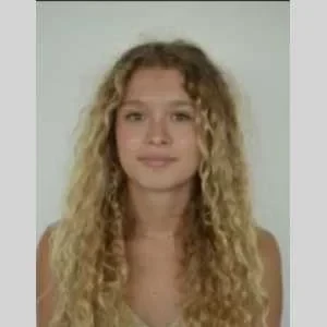 Candyce, babysitter à Breuil Magne