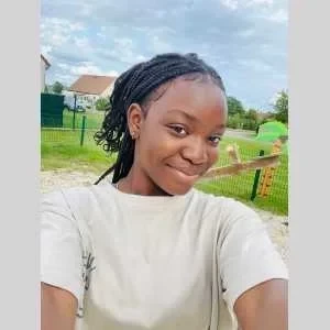 Shamsy , babysitter à Clamart