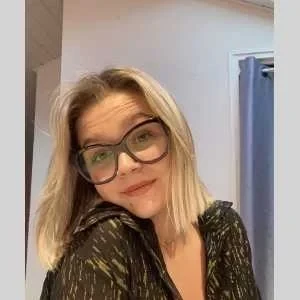 Eva , babysitter à Perrignier