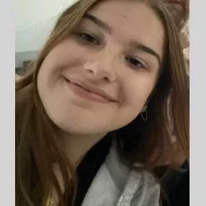 Julia, babysitter à Loon Plage