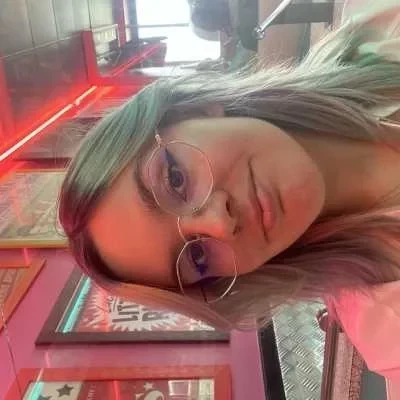 Laura, babysitter à Mayet