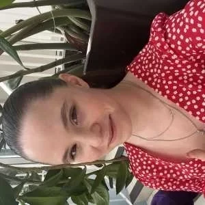 Cristale , babysitter à Le Champ Saint Pere