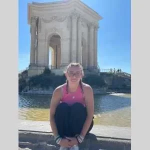 Yael, babysitter à Argeliers