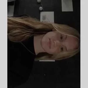 Angèle , babysitter à Couville