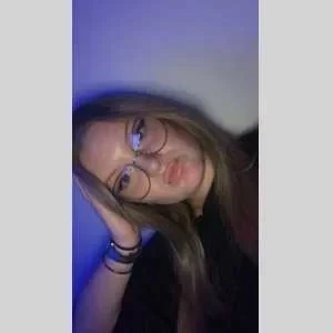 Cali , babysitter à Bannalec