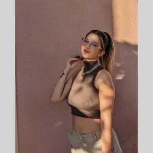 Emma, babysitter à Eyguieres