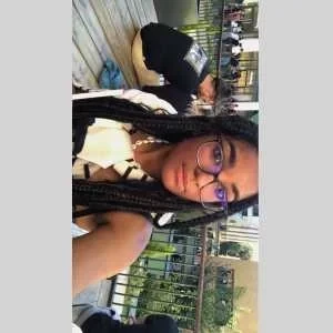 Savanah, babysitter à Merignac