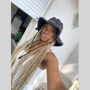 Felisha, babysitter à Vaux le Penil