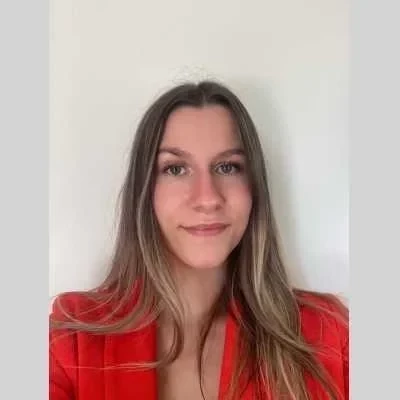 Enza, babysitter à Saint Martin du Fouilloux