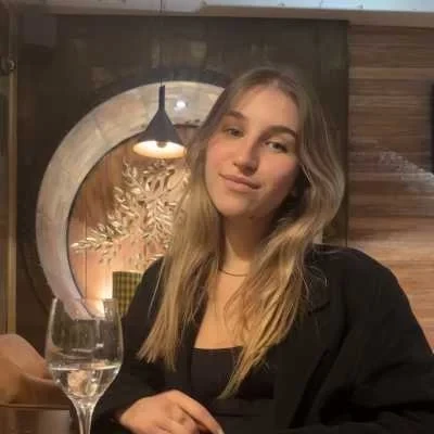 Loucia, babysitter à La Rochelle