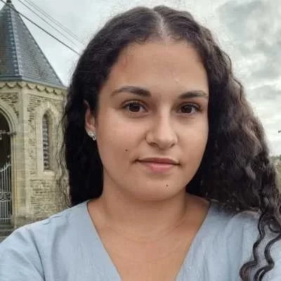 Eva, babysitter à Eterville