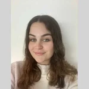 Lea, babysitter à Colombes