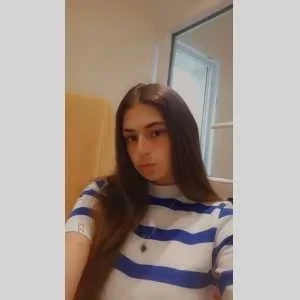 Alycia , babysitter à La Riviere de Corps