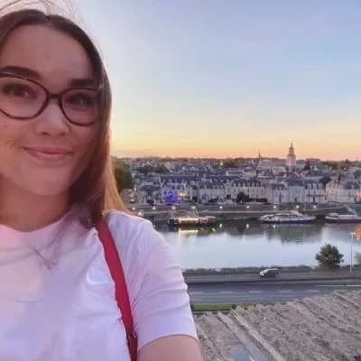 Emma-louise, babysitter à Menucourt