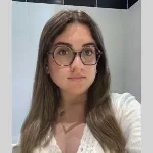 Valentine , babysitter à Blasimon