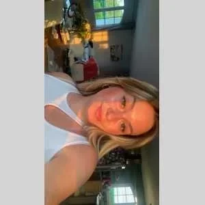 Laléna , babysitter à Tancarville