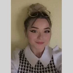 Mélanie , babysitter à Padoux