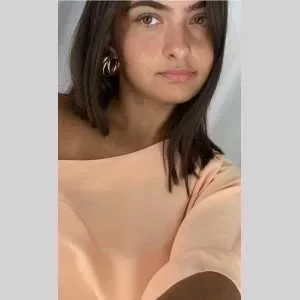 Lovely, babysitter à Nimes