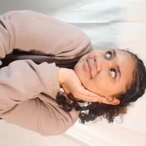 Fleur, babysitter à Freneuse