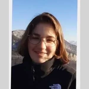 Léa, babysitter à Annecy