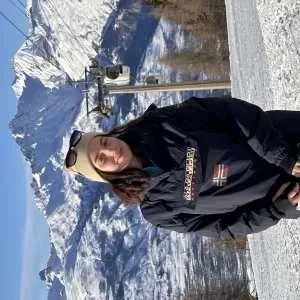 Julie , babysitter à Oresmaux