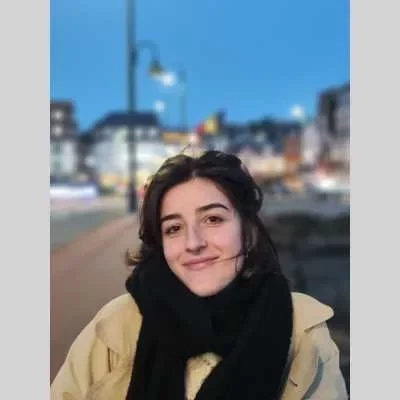 Colombe , babysitter à Versailles