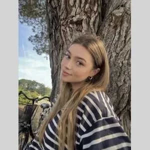 Calie, babysitter à Langueux