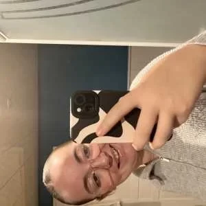 Lea , babysitter à Helfaut