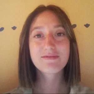 Leana, babysitter à Halluin