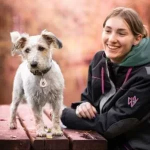 Flora, babysitter à Saint Andre de Messei
