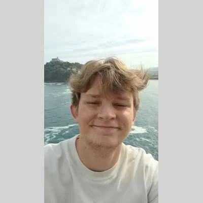 Louis , babysitter à Le Kremlin Bicetre