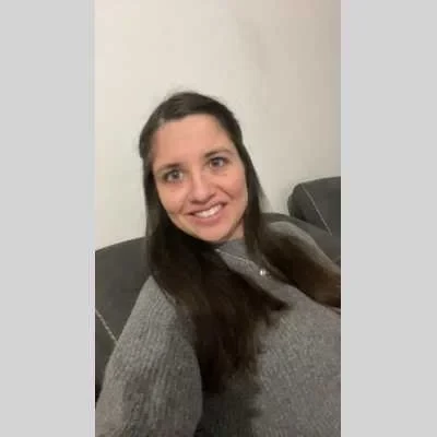 Romane, babysitter à Villers Ecalles