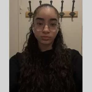 Noor, babysitter à Sevres