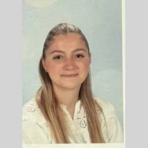 Jade, babysitter à Vitrolles