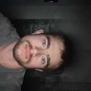 Cedric, babysitter à Oyonnax