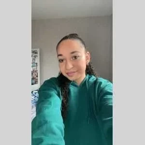 Oceane, babysitter à Chevaigne